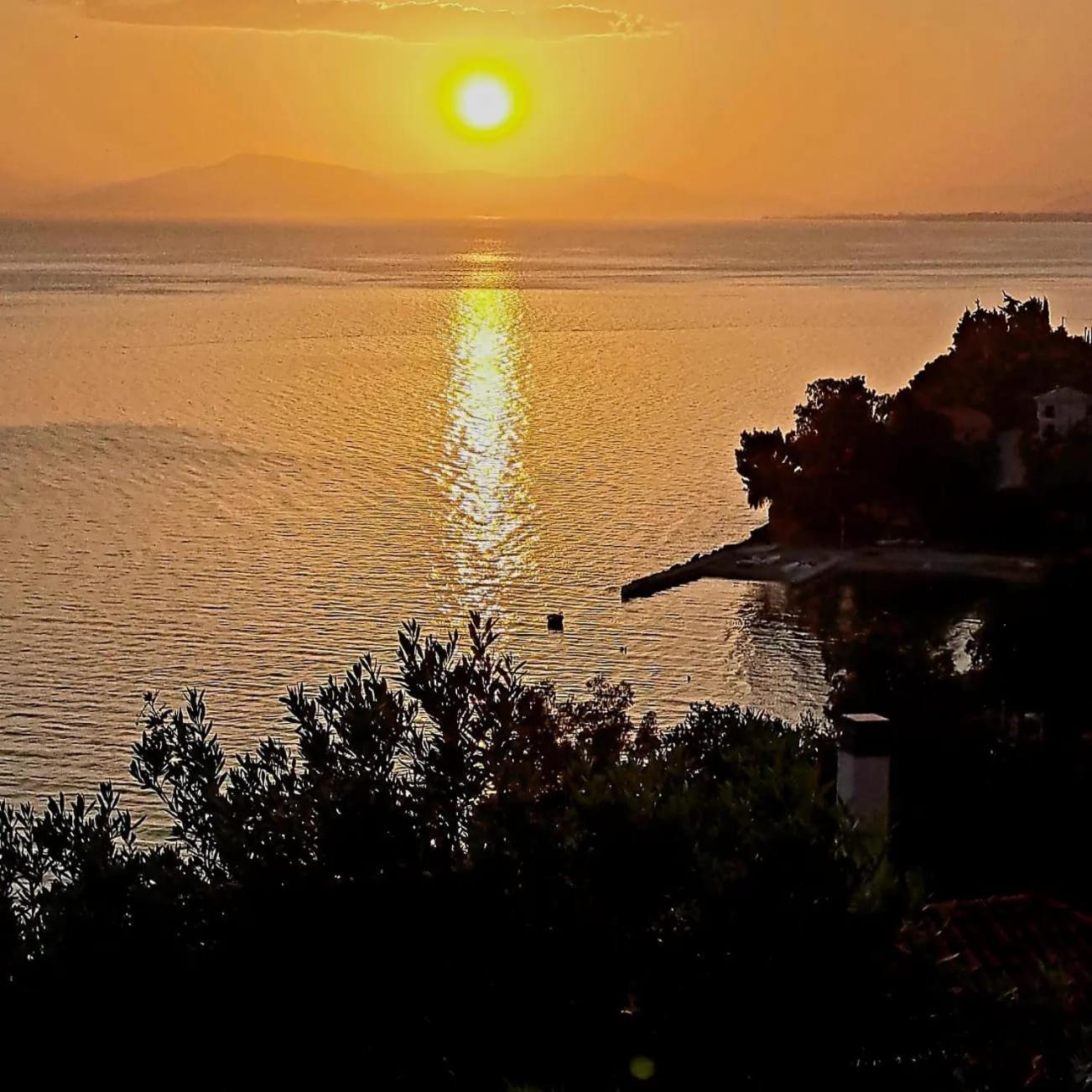 Mesonisi Με Υπέροχη Θέα Στον Παγασητικό!! Villa Áfissos Buitenkant foto