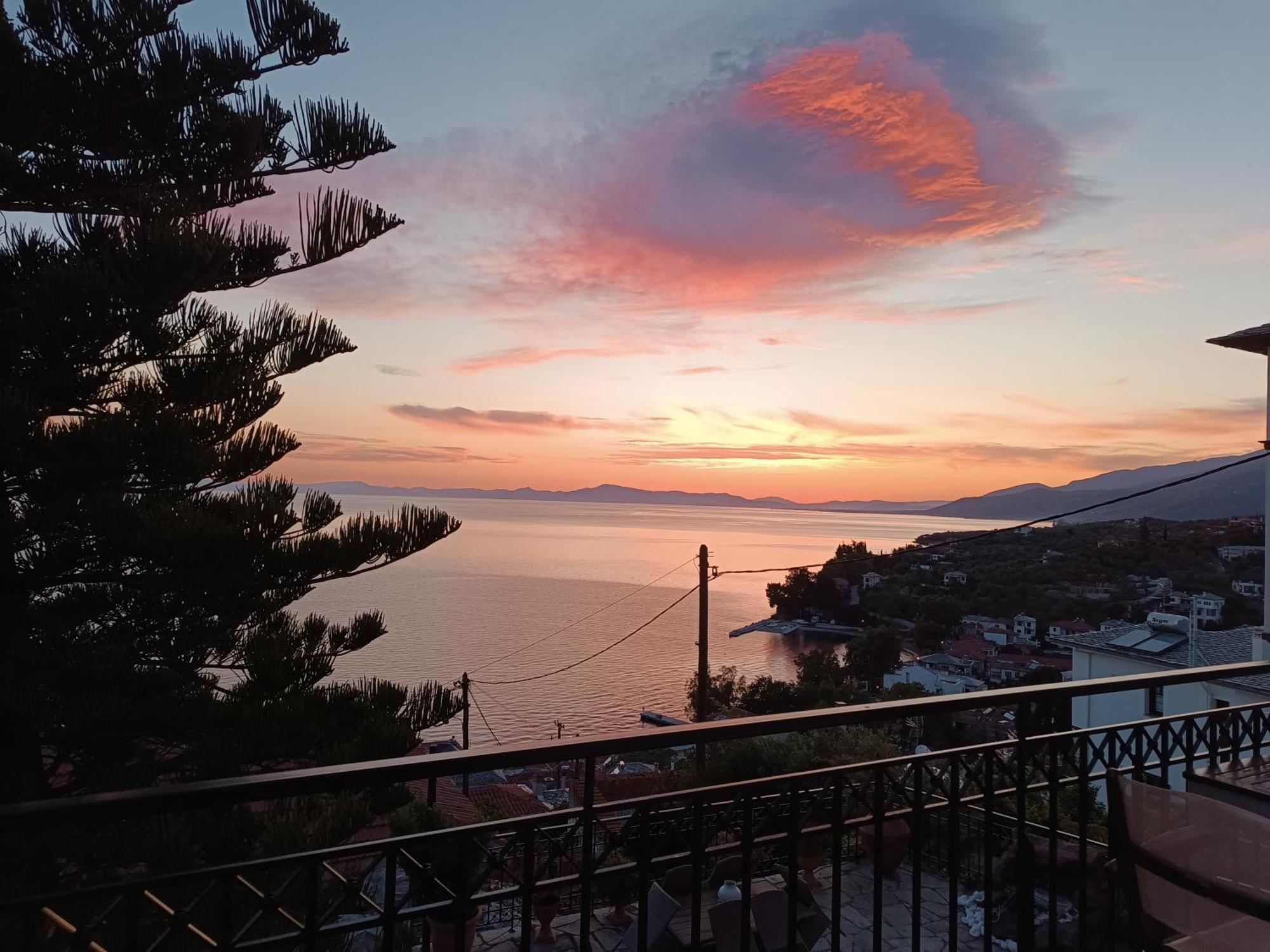 Mesonisi Με Υπέροχη Θέα Στον Παγασητικό!! Villa Áfissos Buitenkant foto
